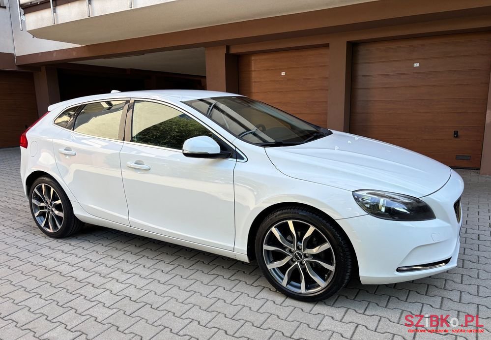 2012' Volvo V40 D2 Momentum photo #2