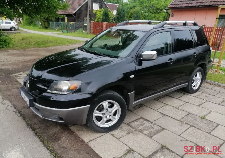 2004' Mitsubishi Outlander photo #2