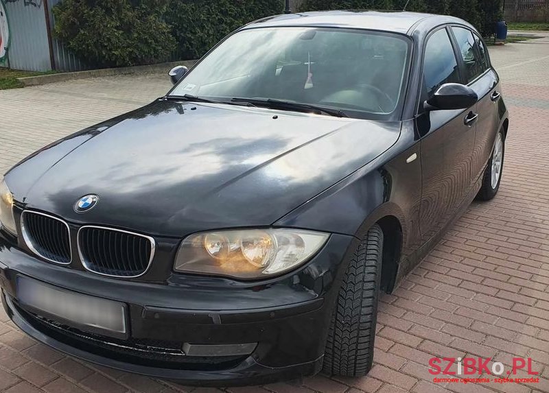 2008' BMW 1 Series 116I photo #2