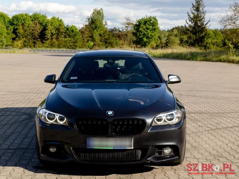 2014' BMW 5 Series 520D Touring Sport-Aut photo #2