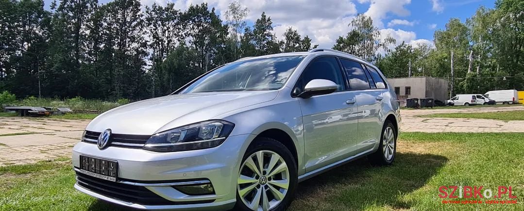 2019' Volkswagen Golf photo #2