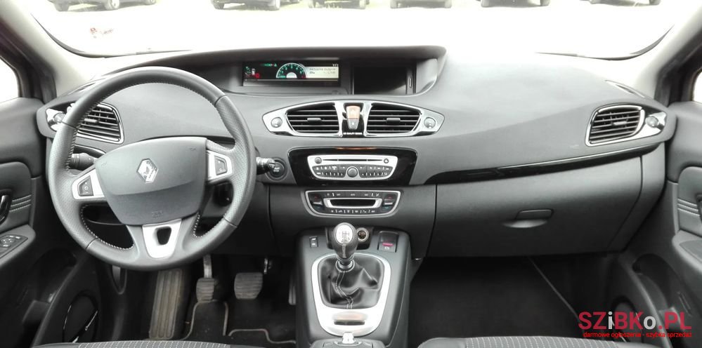 2011' Renault Scenic photo #6