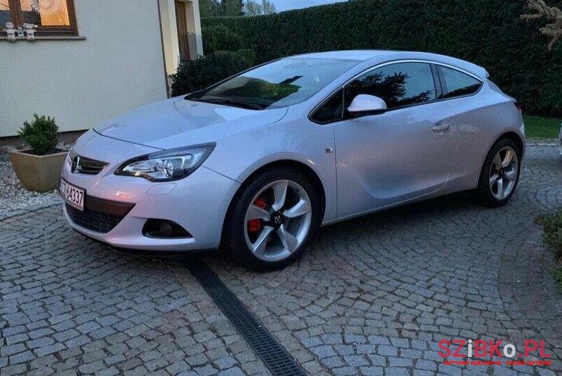 2014' Opel Astra photo #1