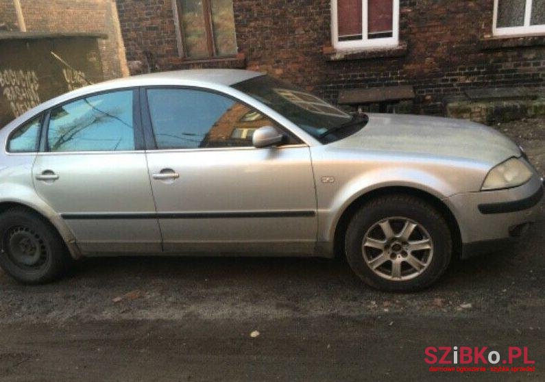 2001' Volkswagen Passat photo #1