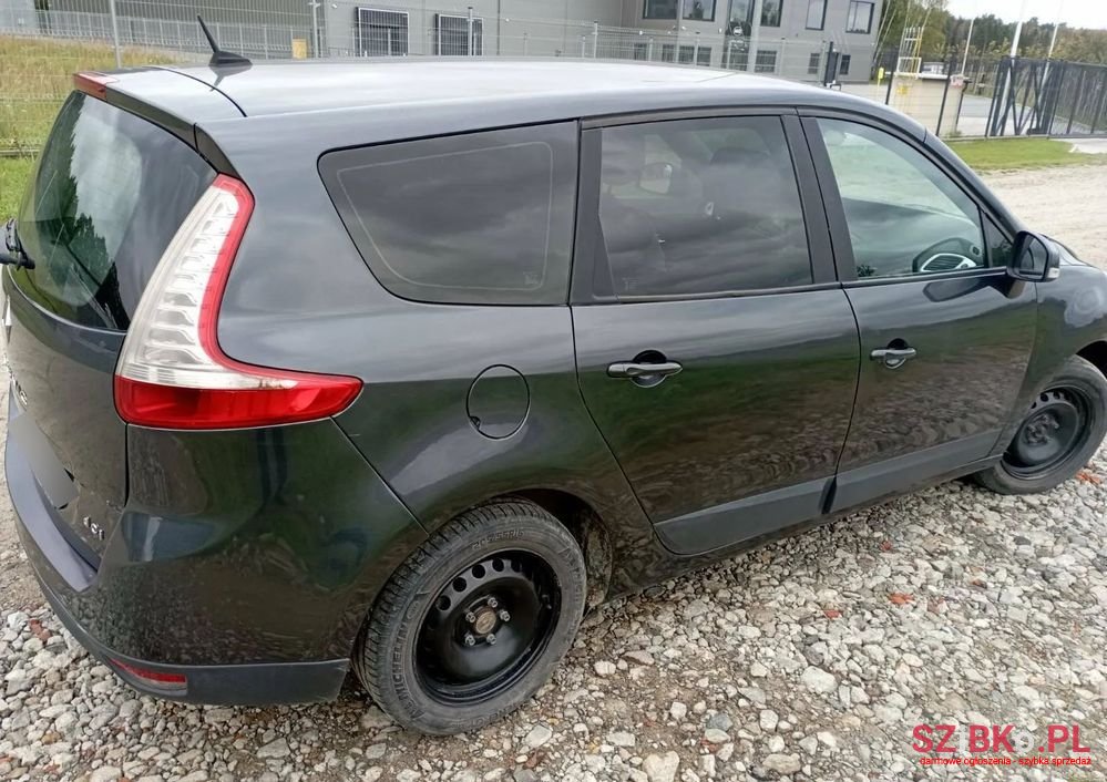 2010' Renault Grand Scenic photo #6