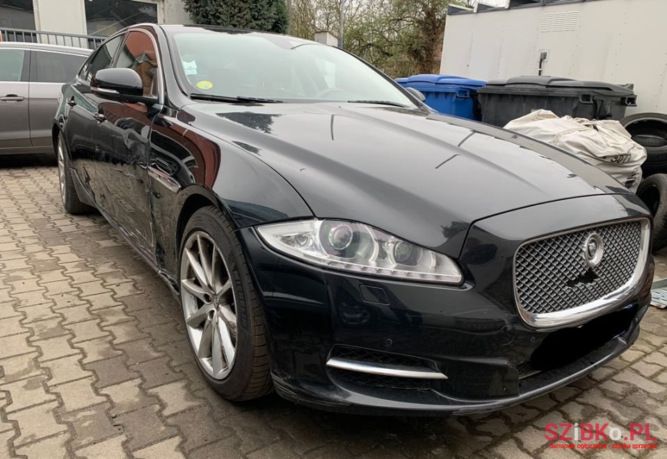 2011' Jaguar XJ photo #6