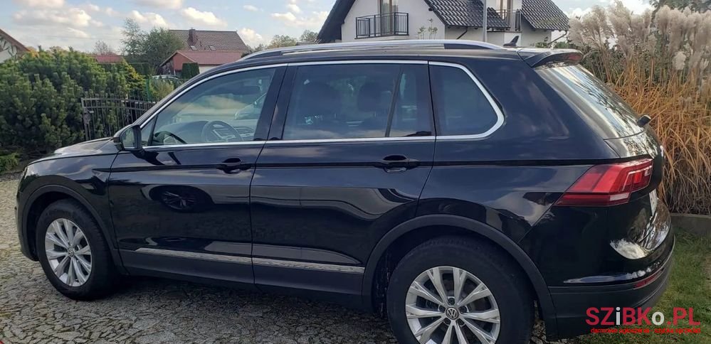 2019' Volkswagen Tiguan photo #3