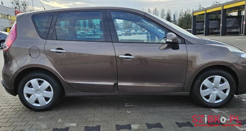 2010' Renault Scenic photo #3