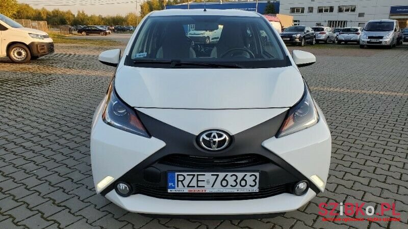 2017' Toyota Aygo photo #2