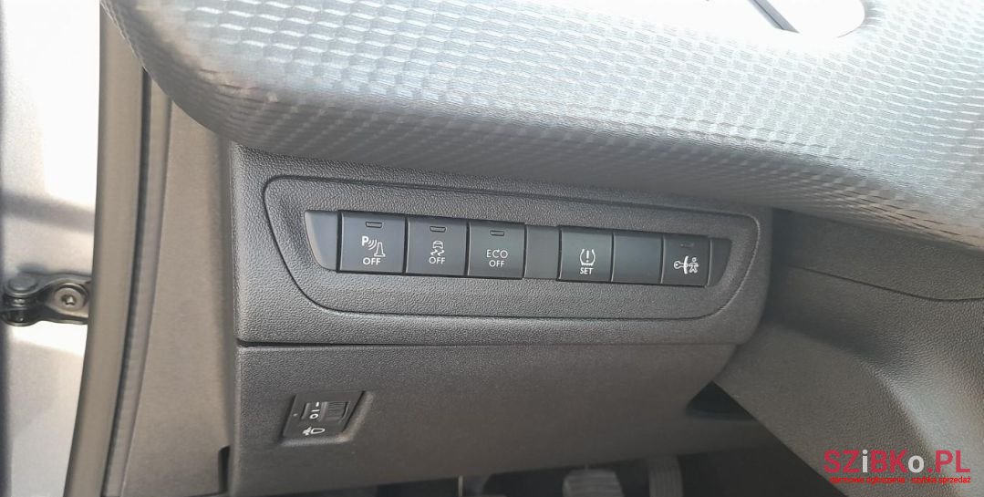 2015' Peugeot 2008 photo #1