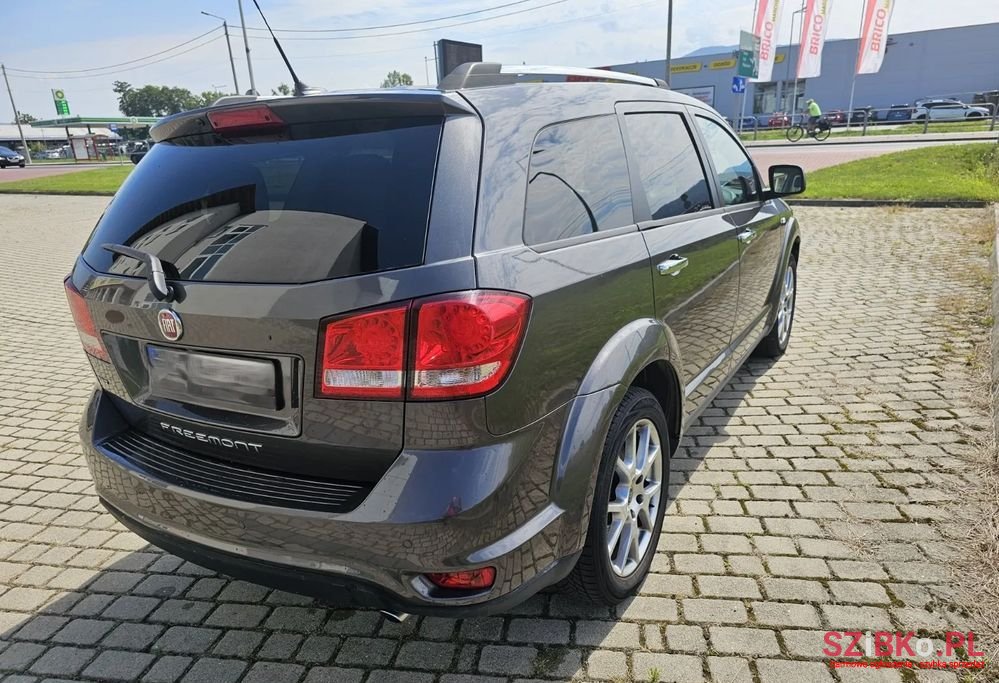 2014' Fiat Freemont photo #3
