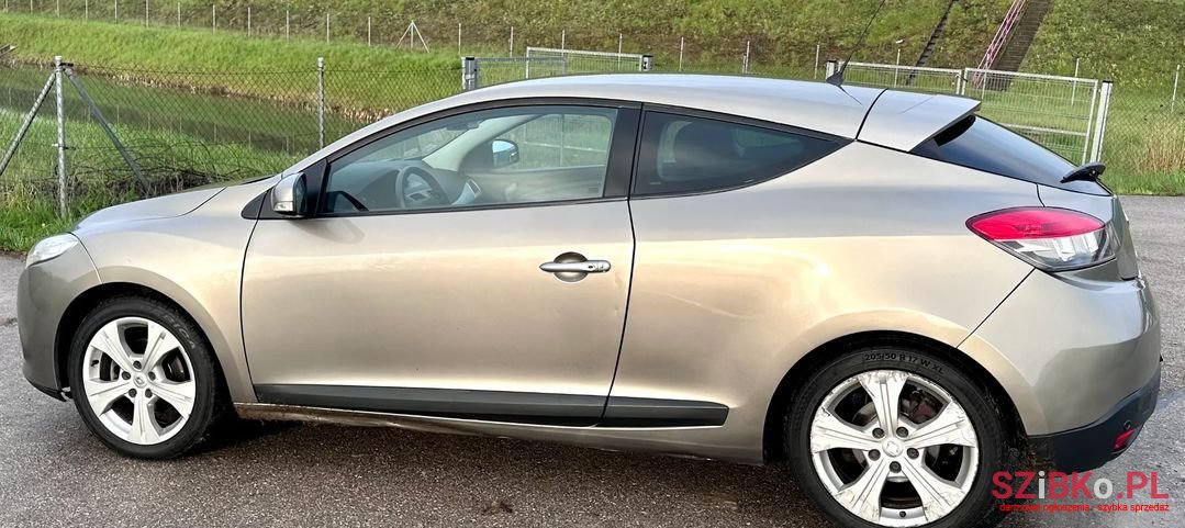 2009' Renault Megane photo #2