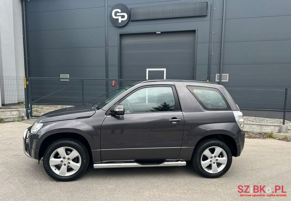 2010' Suzuki Grand Vitara photo #3