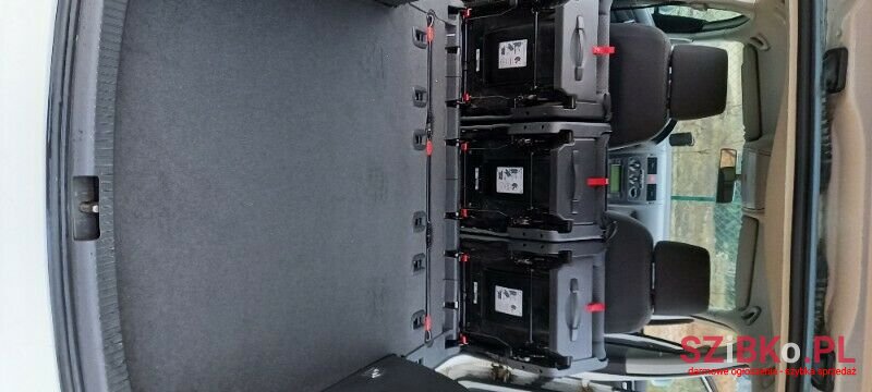 2004' Volkswagen Touran photo #3