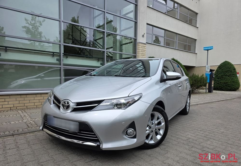 2014' Toyota Auris photo #1