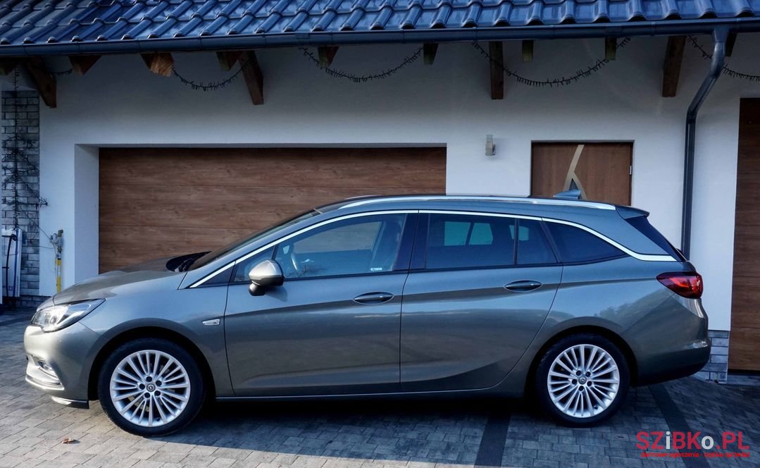 2016' Opel Astra photo #2