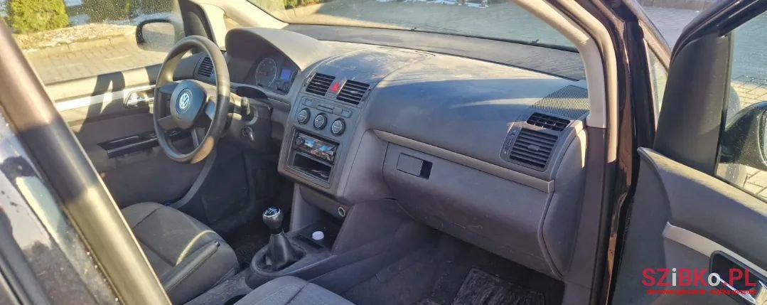 2004' Volkswagen Touran photo #2