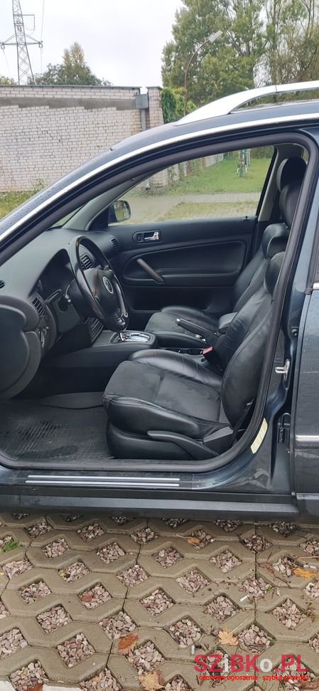 2002' Volkswagen Passat photo #5