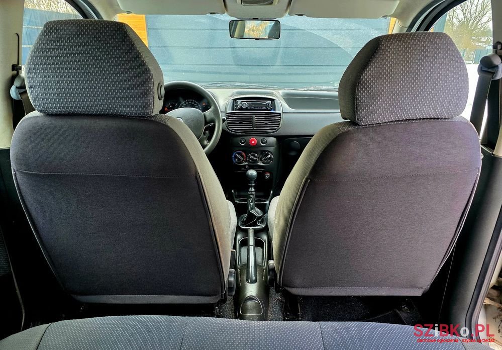 2004' Fiat Punto 1.2 8V photo #6