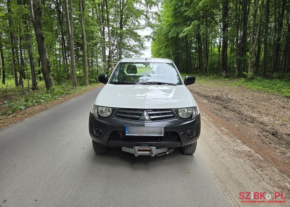 2013' Mitsubishi L200 photo #2