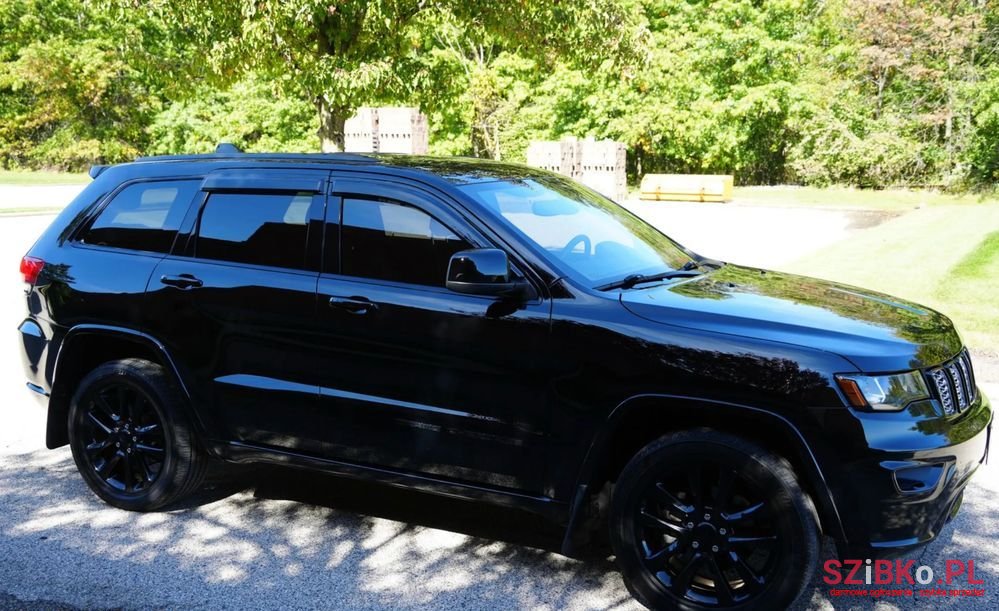 2018' Jeep Grand Cherokee 3.6 V6 Laredo photo #2
