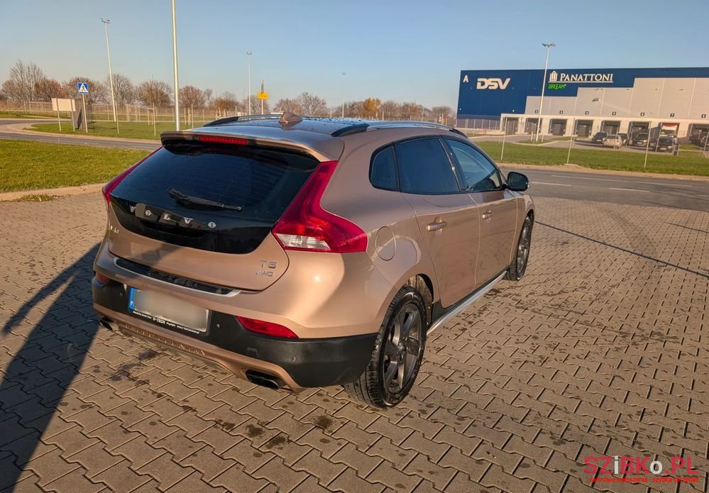 2013' Volvo V40 Cross Country photo #5