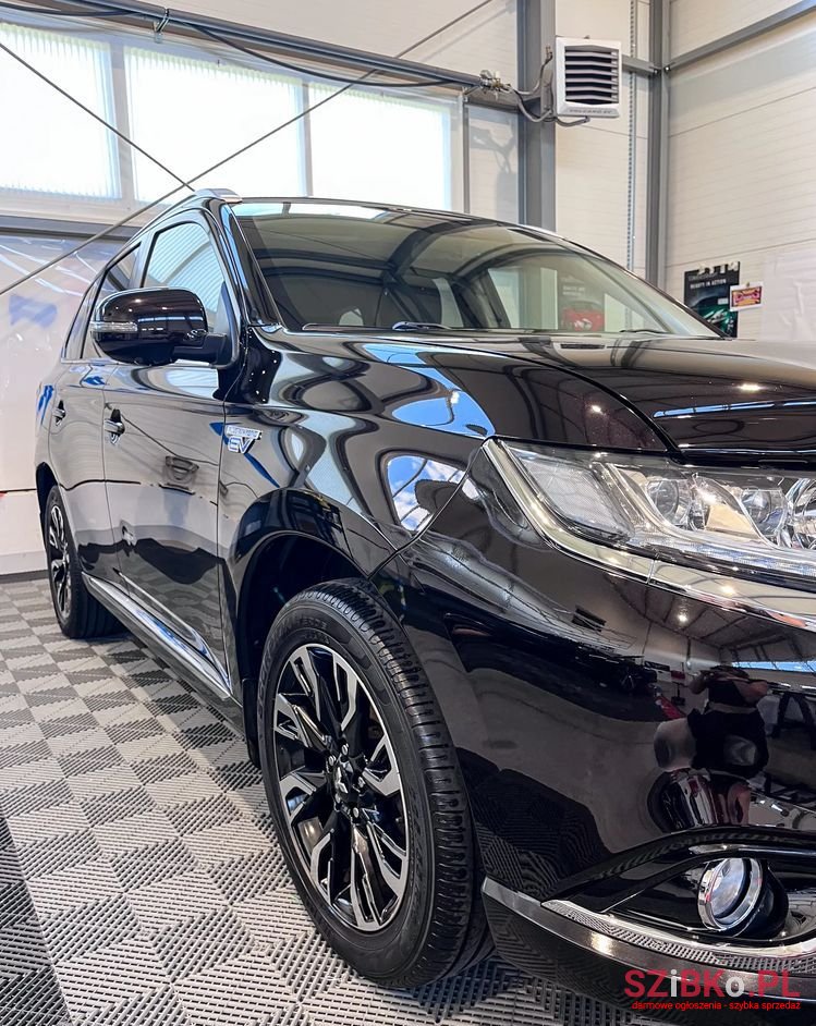 2015' Mitsubishi Outlander 2.0 4Wd Plus photo #3