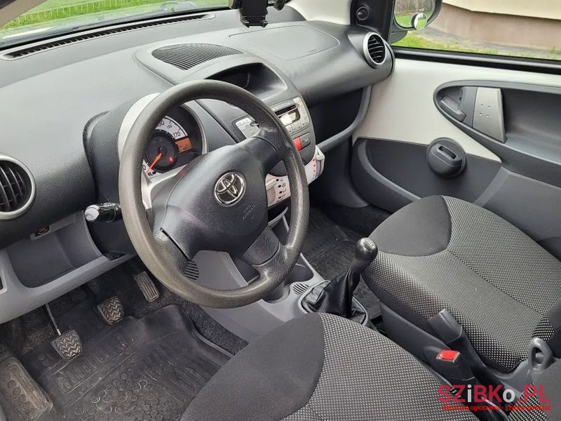 2011' Toyota Aygo photo #4