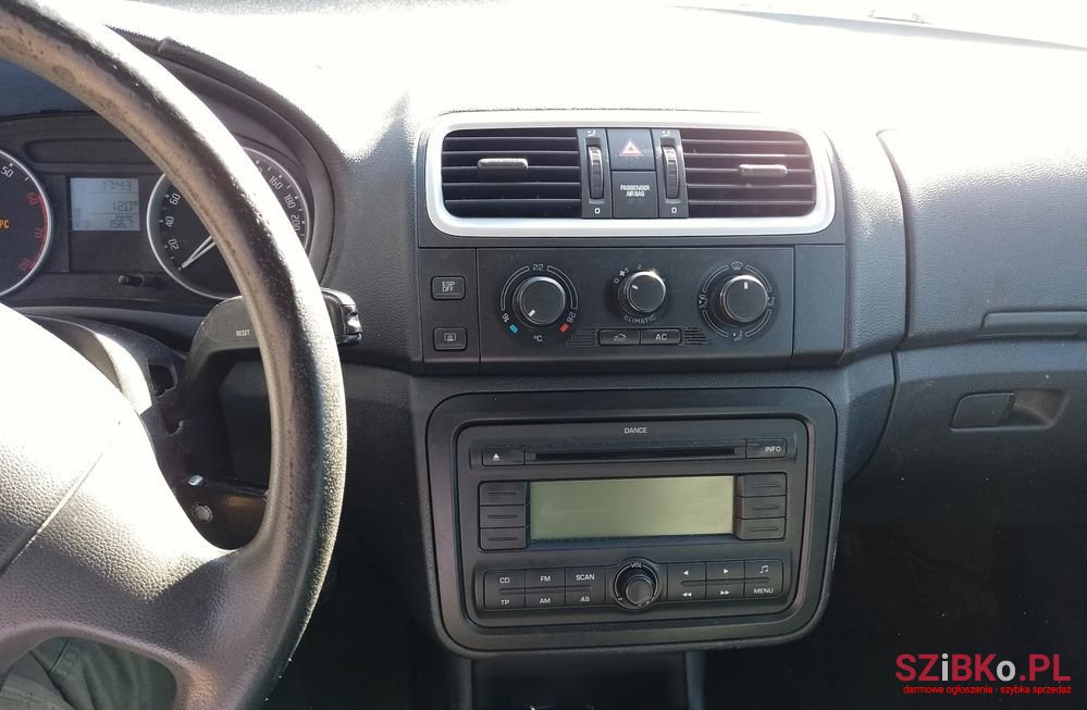 2008' Skoda Fabia photo #5