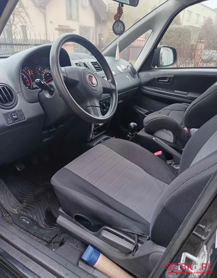 2010' Fiat Sedici photo #3