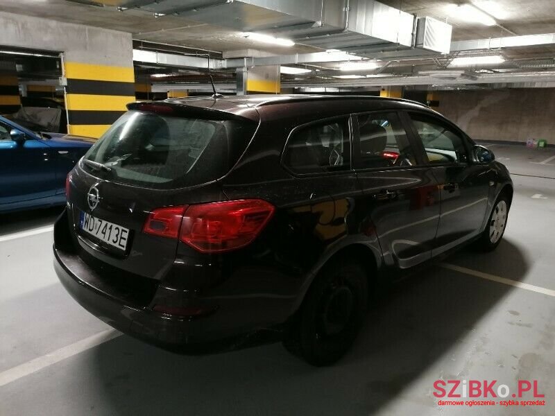 2012' Opel Astra photo #5