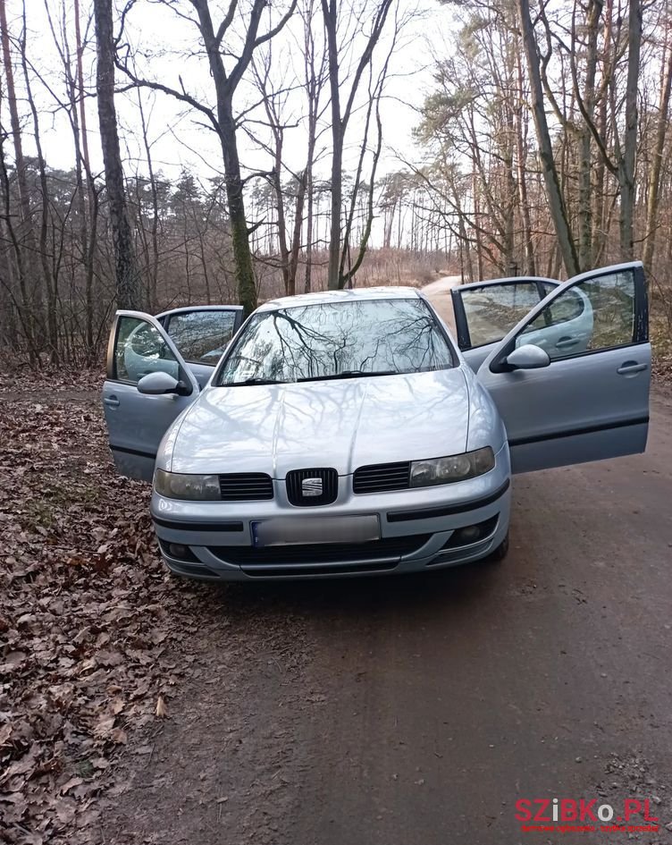 2004' SEAT Leon photo #1