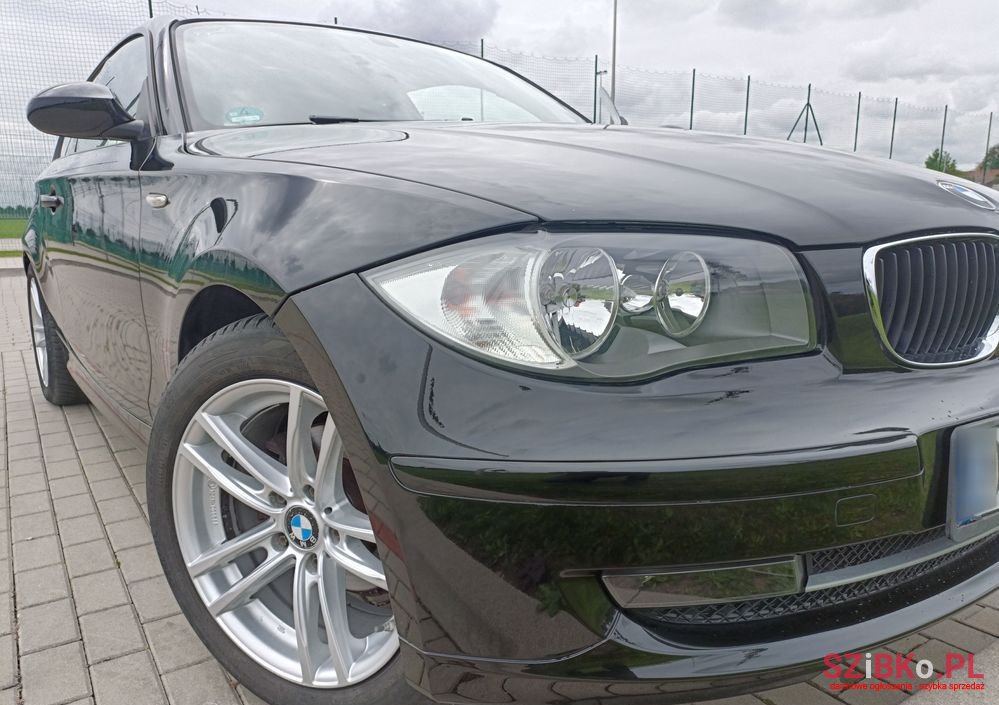 2008' BMW 1 Series 116I photo #3