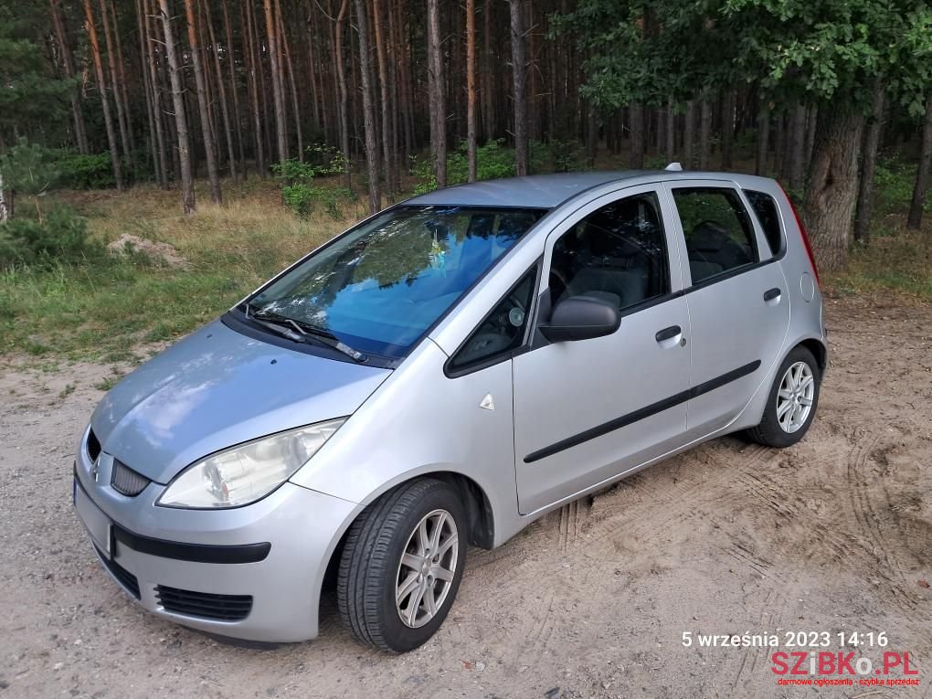 2005' Mitsubishi Colt photo #1