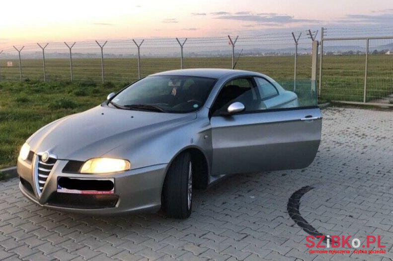 2004' Alfa Romeo photo #1