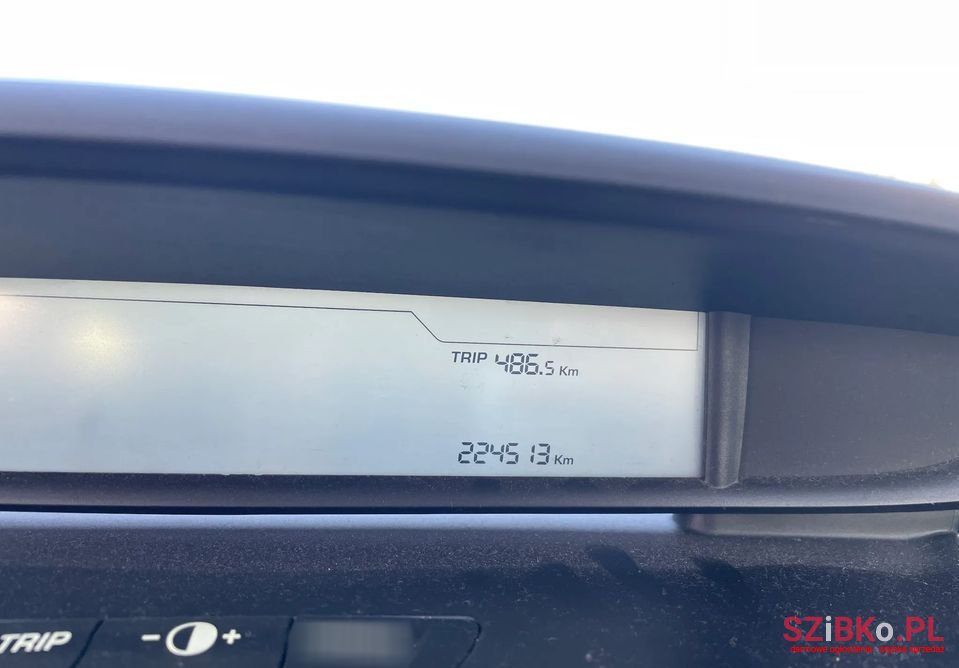 2008' Citroen C4 photo #5