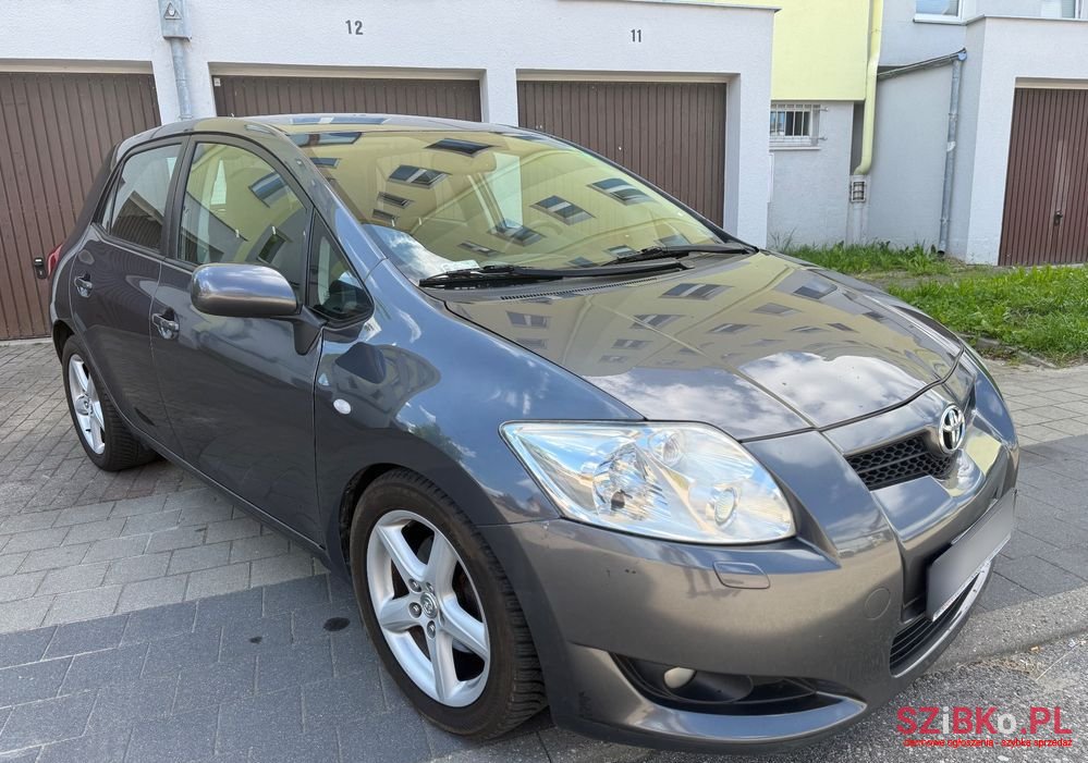 2010' Toyota Auris 1.4 D-4D Premium photo #3