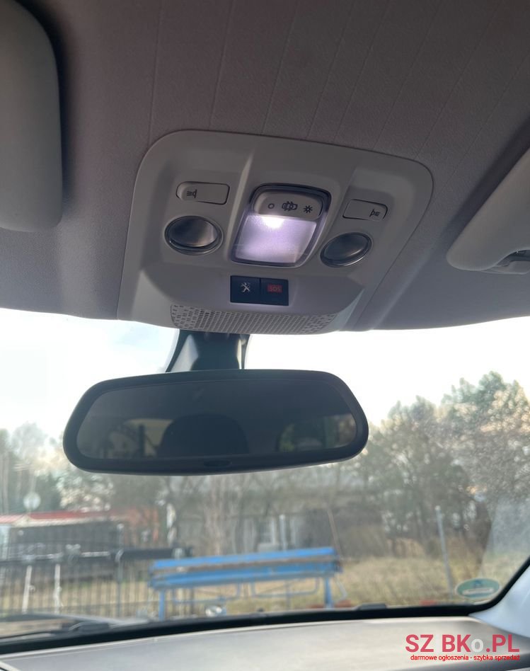 2017' Peugeot 2008 photo #6