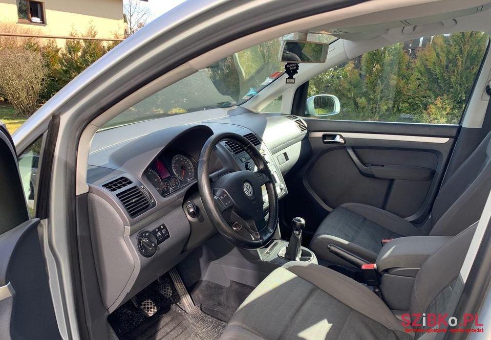 2006' Volkswagen Touran photo #6