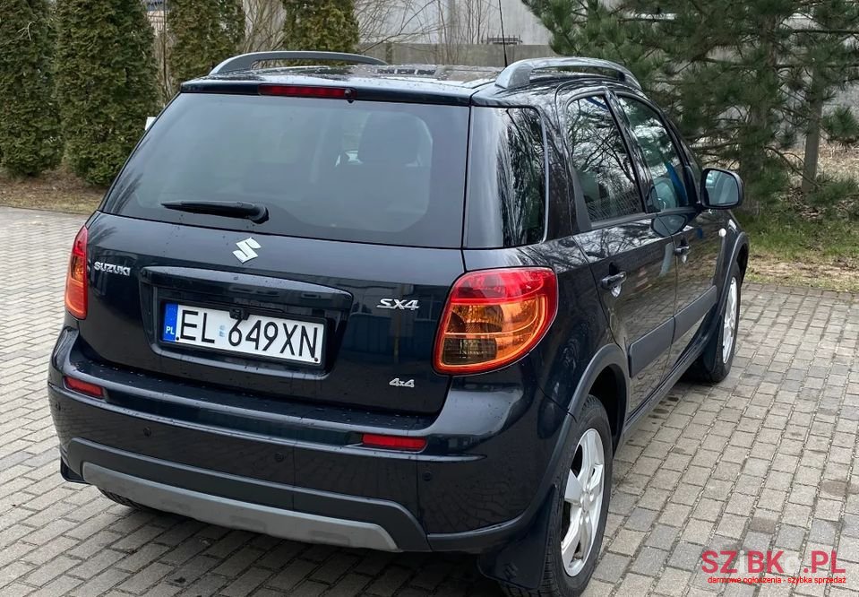 2010' Suzuki SX4 photo #2