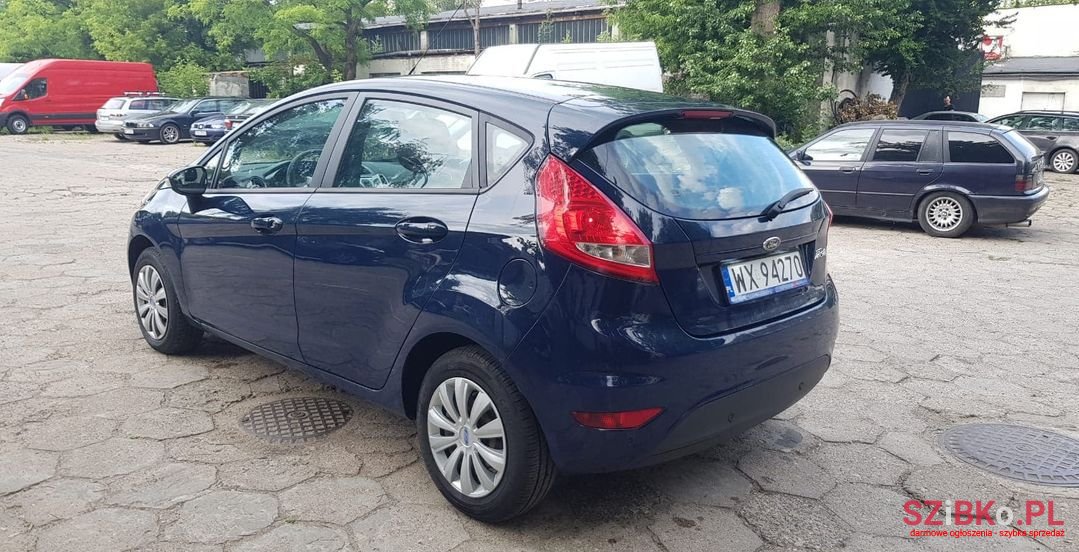 2011' Ford Fiesta photo #5