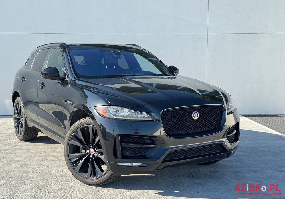2019' Jaguar F-Pace P250 Awd photo #3