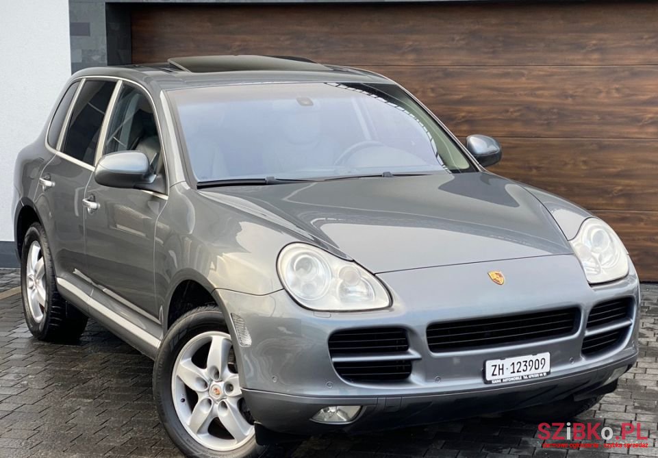 2004' Porsche Cayenne photo #3
