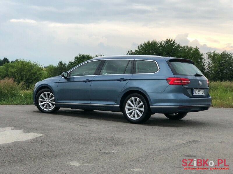 2017' Volkswagen Passat photo #2