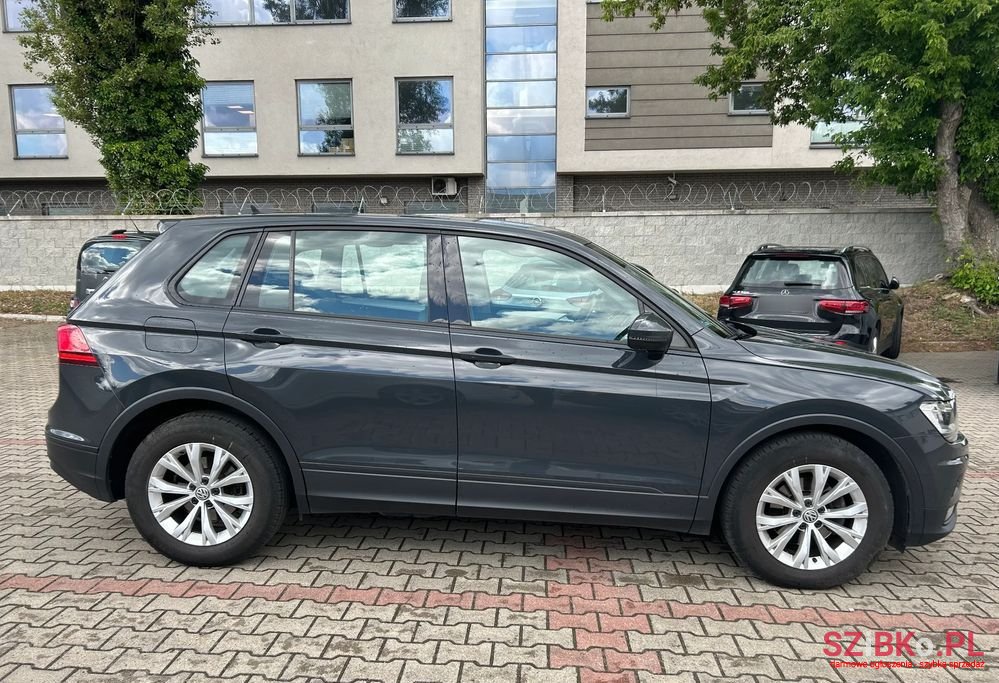 2019' Volkswagen Tiguan photo #5