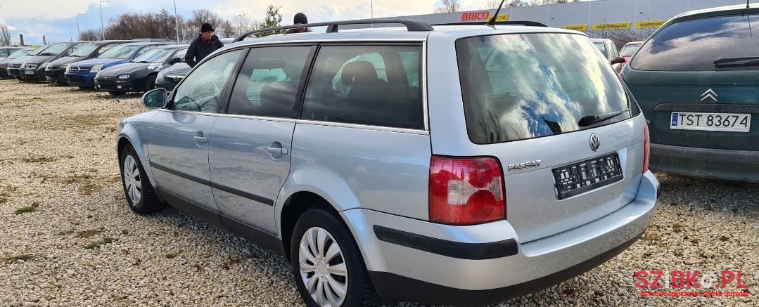 2004' Volkswagen Passat photo #1