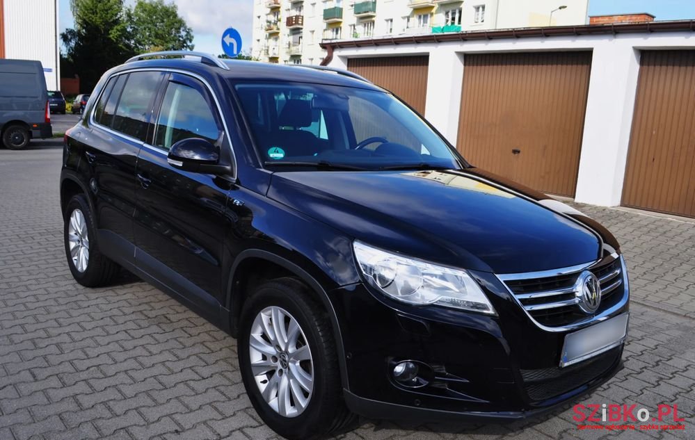 2011' Volkswagen Tiguan photo #3