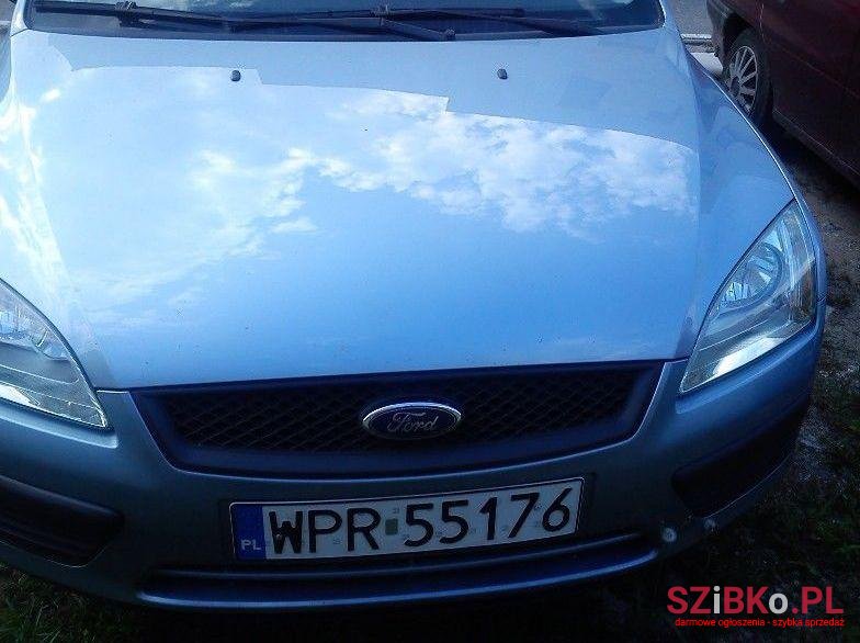 2004' Ford Focus photo #2