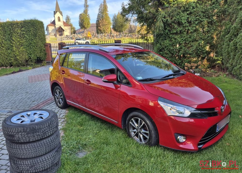 2013' Toyota Verso photo #1