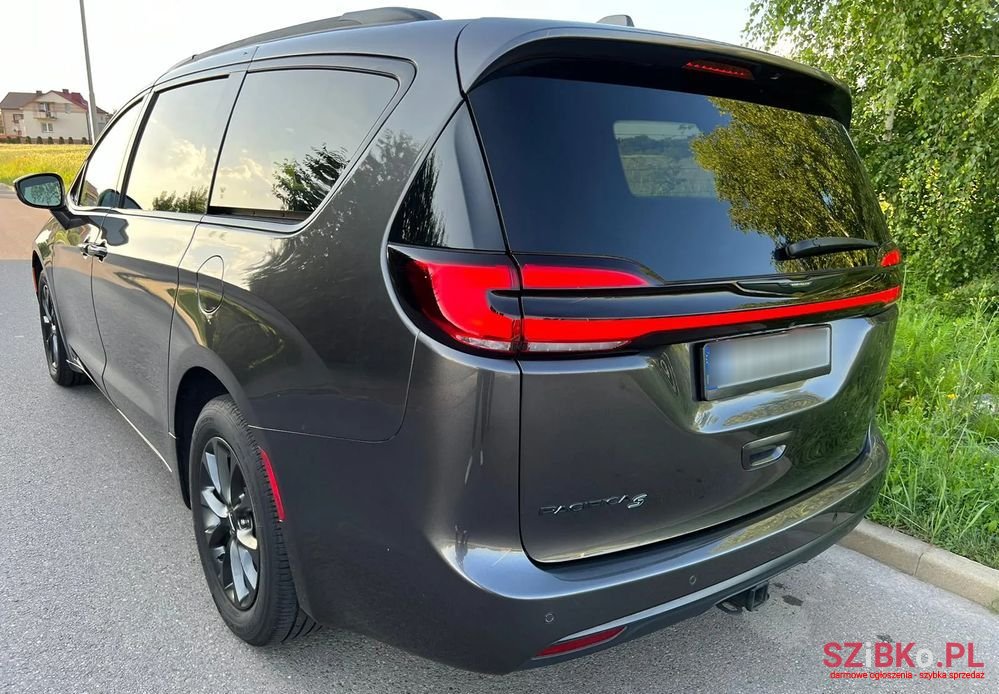 2021' Chrysler Pacifica photo #3
